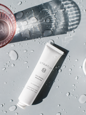 Stratum Pure Essence Moisturiser video ad by Anirika